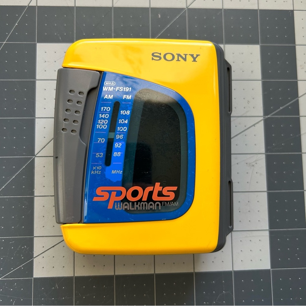 Sony Sports Walkman WM- FS191 // Great condition/ Reconditioned and works great!